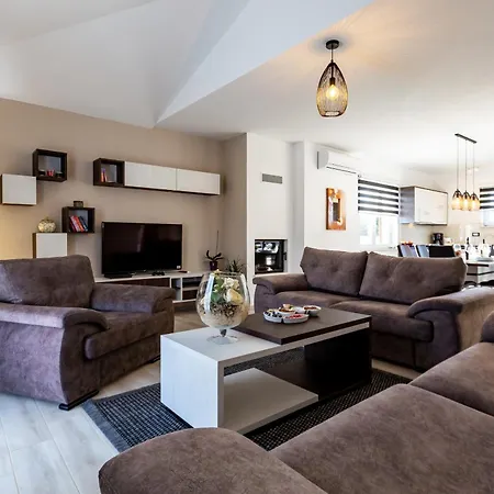 Alba Rossa Near Pula For 6 People With Private 50 M2 Pool Only 1 Km From The Sisan