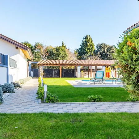 Villa Alba Rossa Near Pula For 6 People With Private 50 M2 Pool Only 1 Km From The