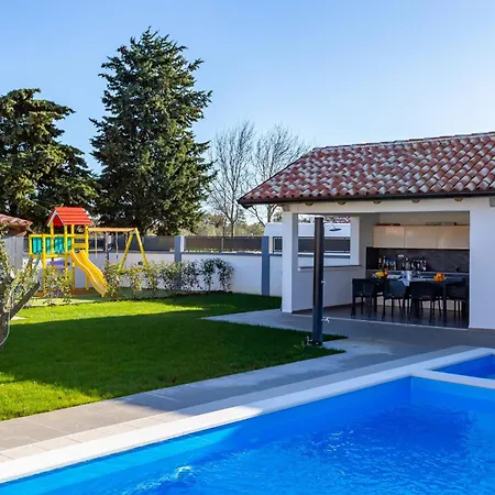 Villa Alba Rossa Near Pula For 6 People With Private 50 M2 Pool Only 1 Km From The *