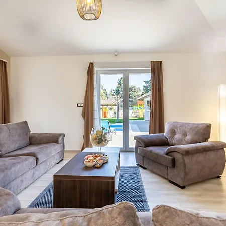 Alba Rossa Near Pula For 6 People With Private 50 M2 Pool Only 1 Km From The *
