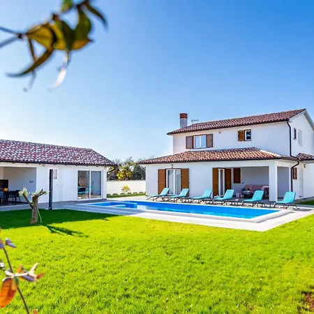 Alba Rossa Near Pula For 6 People With Private 50 M2 Pool Only 1 Km From The *