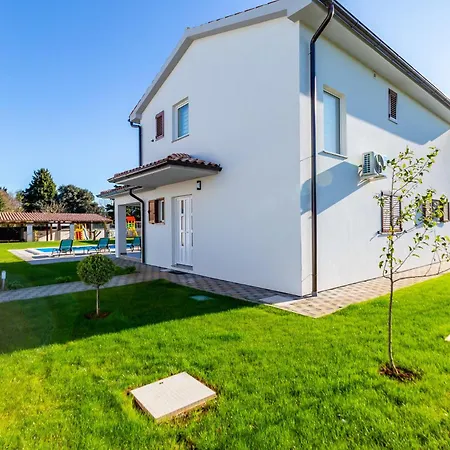 Alba Rossa Near Pula For 6 People With Private 50 M2 Pool Only 1 Km From The *