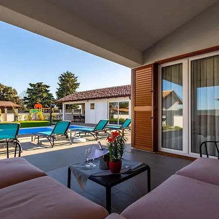 Alba Rossa Near Pula For 6 People With Private 50 M2 Pool Only 1 Km From The Sisan