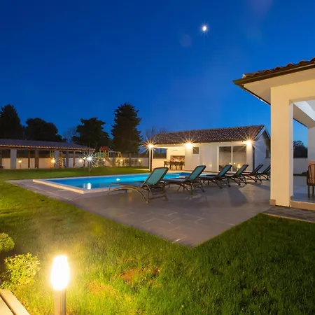 Alba Rossa Near Pula For 6 People With Private 50 M2 Pool Only 1 Km From The Villa