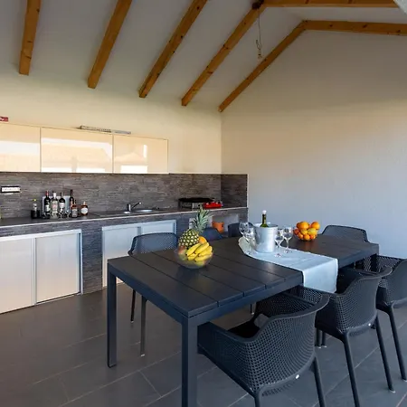Alba Rossa Near Pula For 6 People With Private 50 M2 Pool Only 1 Km From The * Sisan