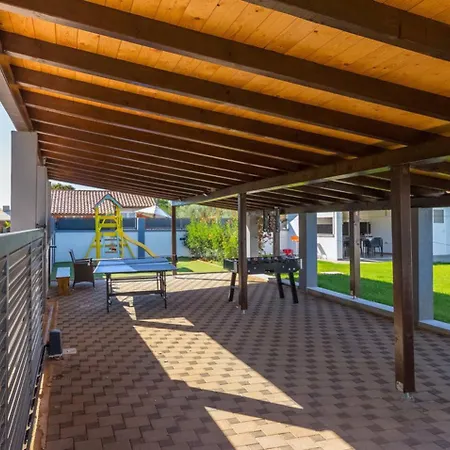 Alba Rossa Near Pula For 6 People With Private 50 M2 Pool Only 1 Km From The Villa