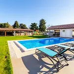 Alba Rossa Near Pula For 6 People With Private 50 M2 Pool Only 1 Km From The Šišan