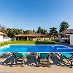 Alba Rossa Near Pula For 6 People With Private 50 M2 Pool Only 1 Km From The