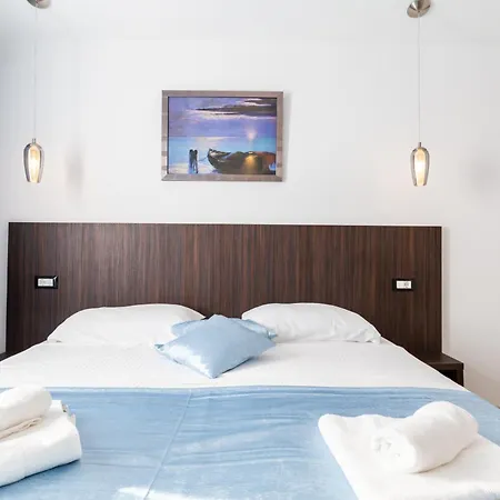 Villa Alba Rossa Near Pula For 6 People With Private 50 M2 Pool Only 1 Km From The Sisan