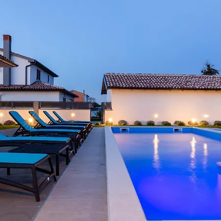 Alba Rossa Near Pula For 6 People With Private 50 M2 Pool Only 1 Km From The Vila