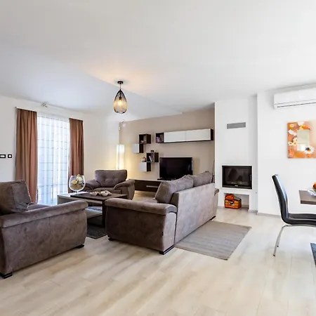 Alba Rossa Near Pula For 6 People With Private 50 M2 Pool Only 1 Km From The Vila Sisan