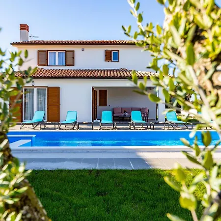 Vila Alba Rossa Near Pula For 6 People With Private 50 M2 Pool Only 1 Km From The *