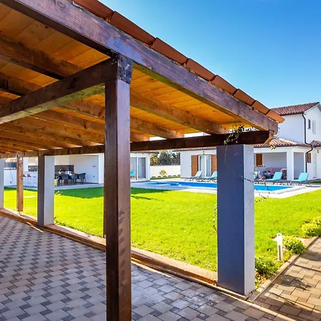Alba Rossa Near Pula For 6 People With Private 50 M2 Pool Only 1 Km From The וילה Šišan