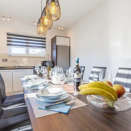 Vila Alba Rossa Near Pula For 6 People With Private 50 M2 Pool Only 1 Km From The Sisan