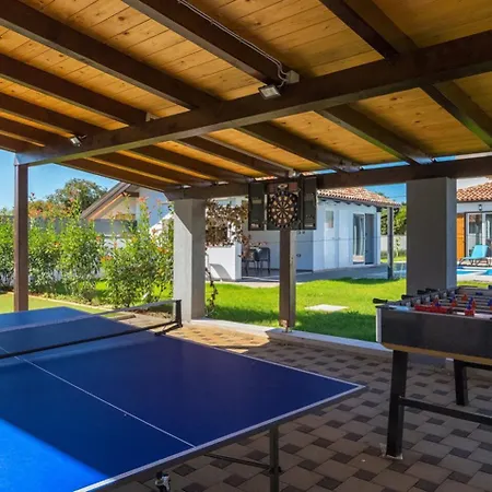 Vila Alba Rossa Near Pula For 6 People With Private 50 M2 Pool Only 1 Km From The